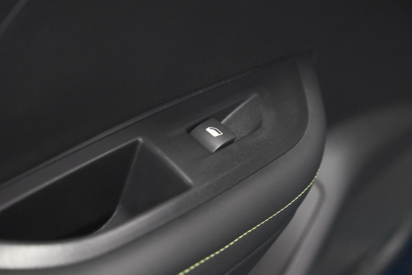 Peugeot 2008 1.2 Hybrid 136 GT | Camera | Apple Carplay | Parkeersensoren | Keyless