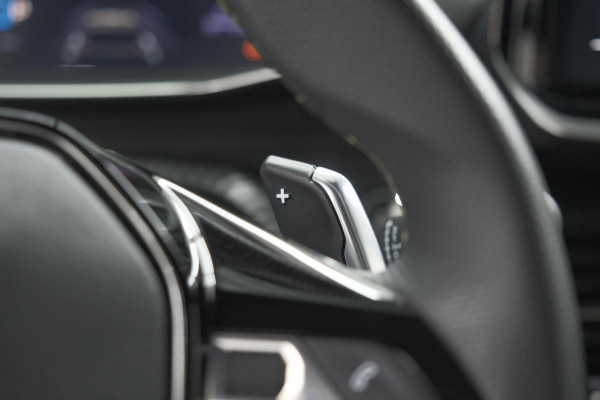 Peugeot 2008 1.2 Hybrid 136 GT | Camera | Apple Carplay | Parkeersensoren | Keyless
