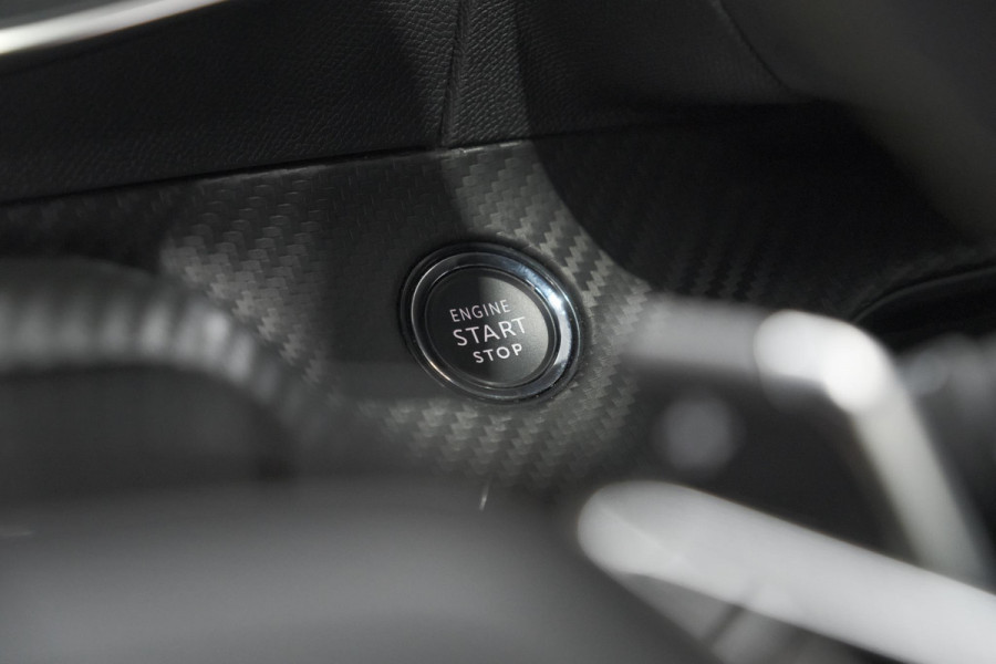 Peugeot 2008 1.2 Hybrid 136 GT | Camera | Apple Carplay | Parkeersensoren | Keyless
