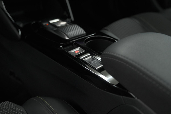 Peugeot 2008 1.2 Hybrid 136 GT | Camera | Apple Carplay | Parkeersensoren | Keyless