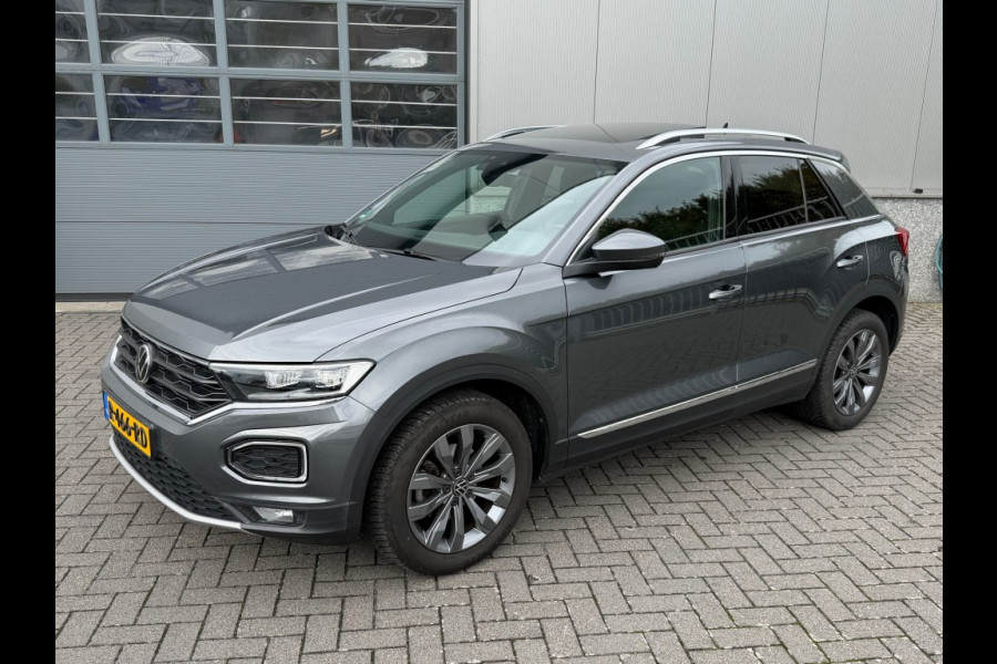 Volkswagen T-Roc 1.5 TSI SPORT Panorama Schuifdak Trekhaak Winter Camera etc