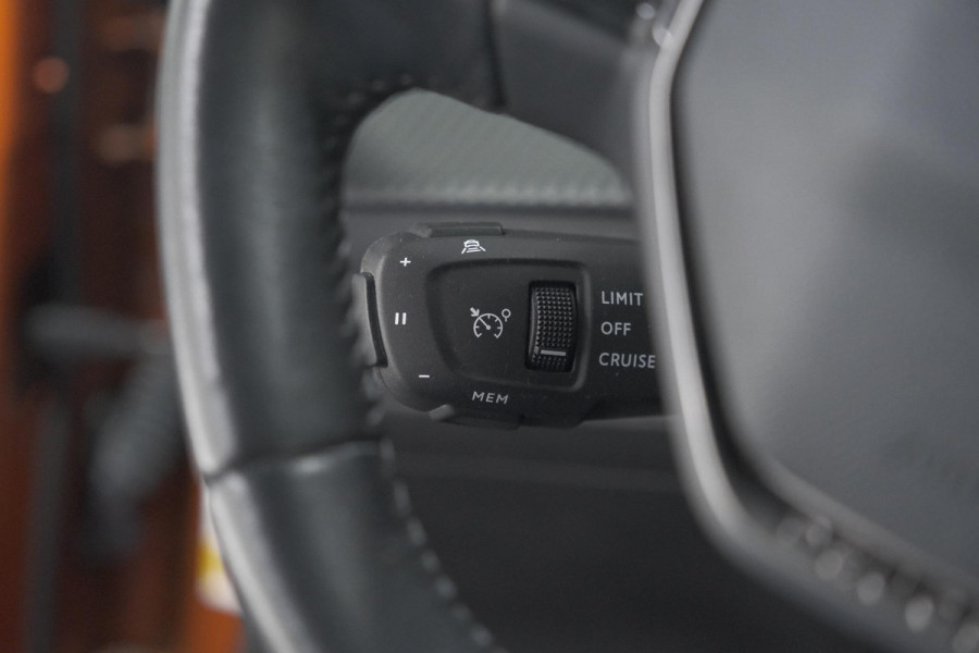 Peugeot 2008 PureTech 130 Allure Pack | Trekhaak | Adaptieve Cruise Control | Camera | Stoelverwarming