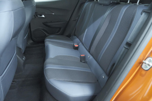Peugeot 2008 PureTech 130 Allure Pack | Trekhaak | Adaptieve Cruise Control | Camera | Stoelverwarming