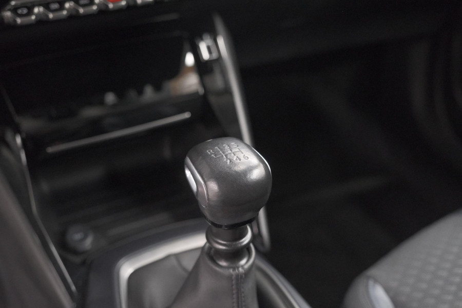 Peugeot 2008 PureTech 130 Allure Pack | Trekhaak | Adaptieve Cruise Control | Camera | Stoelverwarming