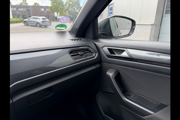 Volkswagen T-Roc 1.5 TSI SPORT Panorama Schuifdak Trekhaak Winter Camera etc