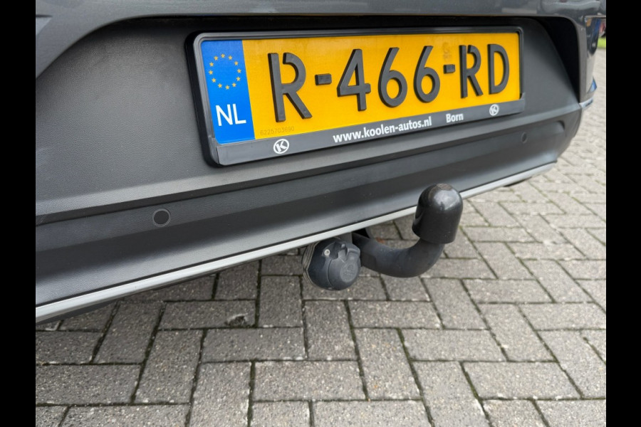 Volkswagen T-Roc 1.5 TSI SPORT Panorama Schuifdak Trekhaak Winter Camera etc