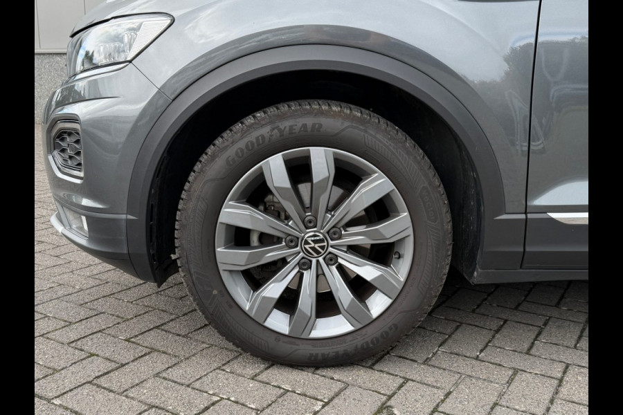 Volkswagen T-Roc 1.5 TSI SPORT Panorama Schuifdak Trekhaak Winter Camera etc