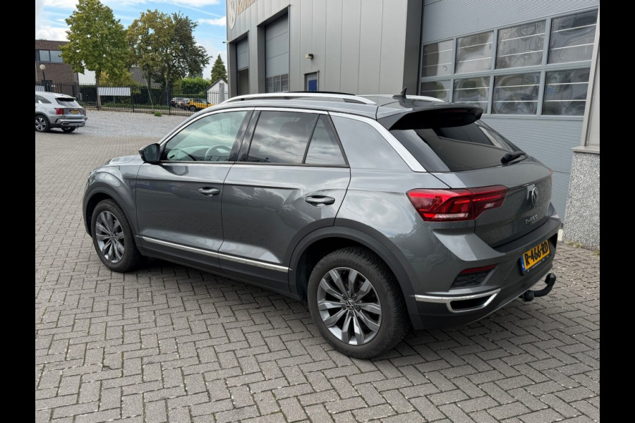 Volkswagen T-Roc 1.5 TSI SPORT Panorama Schuifdak Trekhaak Winter Camera etc