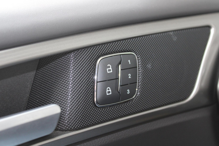 Ford Mondeo Wagon 2.0 IVCT HEV Vignale | 104.700 KM | Lederen interieur | Trekhaak | Adaptieve Cruise Control