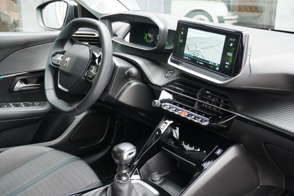 Peugeot 208 1.2 PureTech Allure Pack + CAMERA / 3D COCKPIT / STOELVERWARMING / APPLE CARPLAY / TREKHAAK