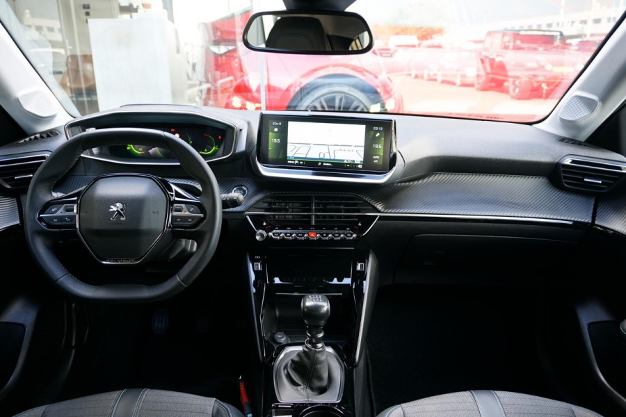 Peugeot 208 1.2 PureTech Allure Pack + CAMERA / 3D COCKPIT / STOELVERWARMING / APPLE CARPLAY / TREKHAAK