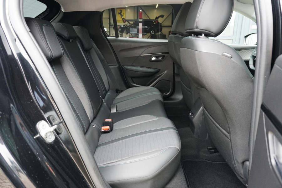Peugeot 208 1.2 PureTech Allure Pack + CAMERA / 3D COCKPIT / STOELVERWARMING / APPLE CARPLAY / TREKHAAK