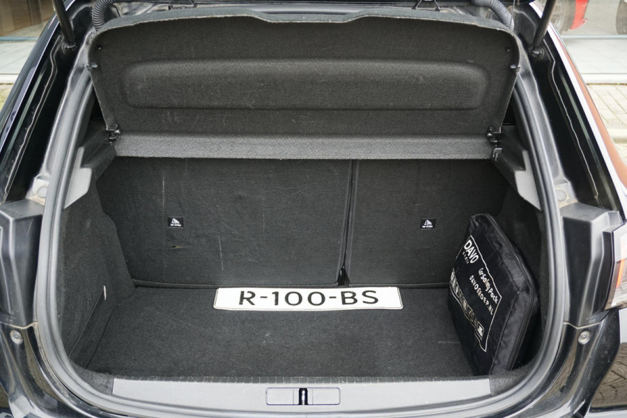 Peugeot 208 1.2 PureTech Allure Pack + CAMERA / 3D COCKPIT / STOELVERWARMING / APPLE CARPLAY / TREKHAAK