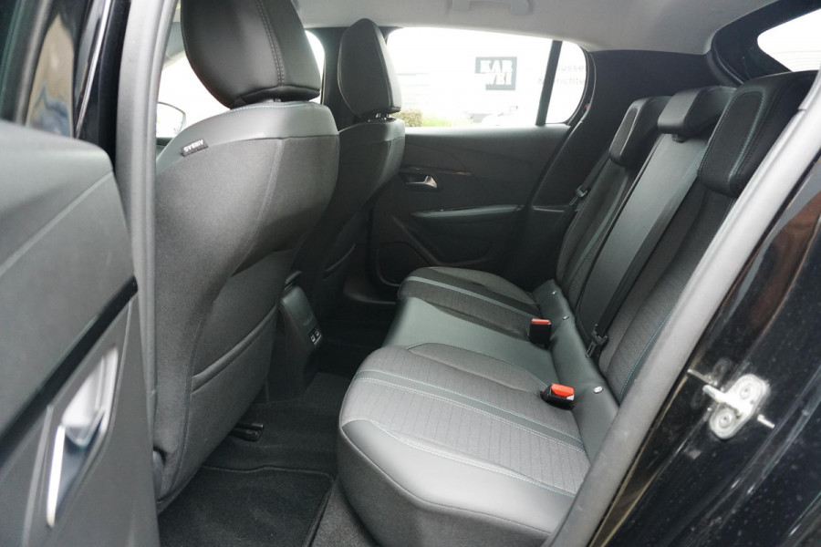 Peugeot 208 1.2 PureTech Allure Pack + CAMERA / 3D COCKPIT / STOELVERWARMING / APPLE CARPLAY / TREKHAAK