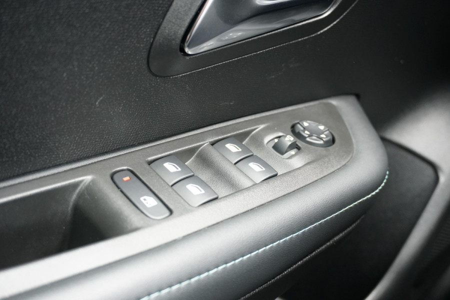 Peugeot 208 1.2 PureTech Allure Pack + CAMERA / 3D COCKPIT / STOELVERWARMING / APPLE CARPLAY / TREKHAAK