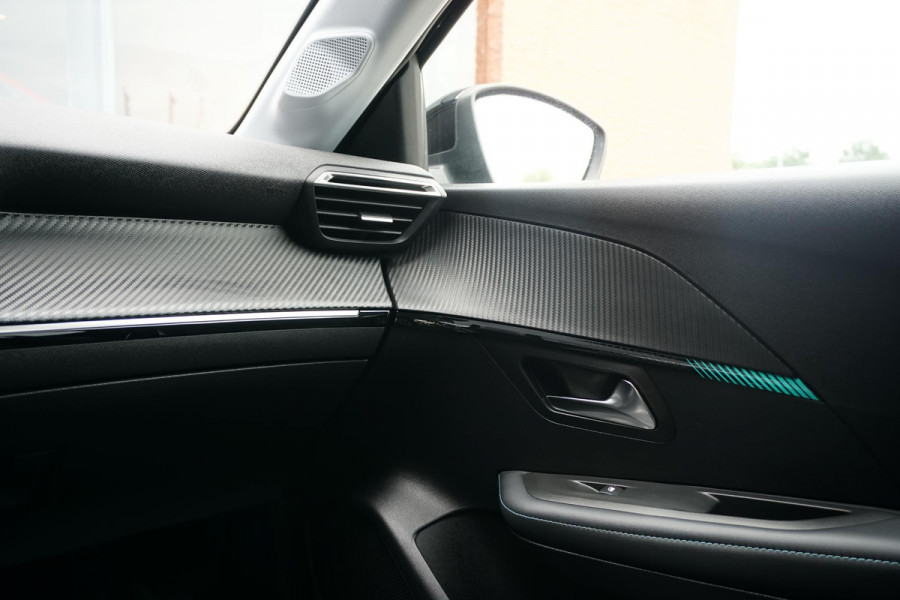 Peugeot 208 1.2 PureTech Allure Pack + CAMERA / 3D COCKPIT / STOELVERWARMING / APPLE CARPLAY / TREKHAAK