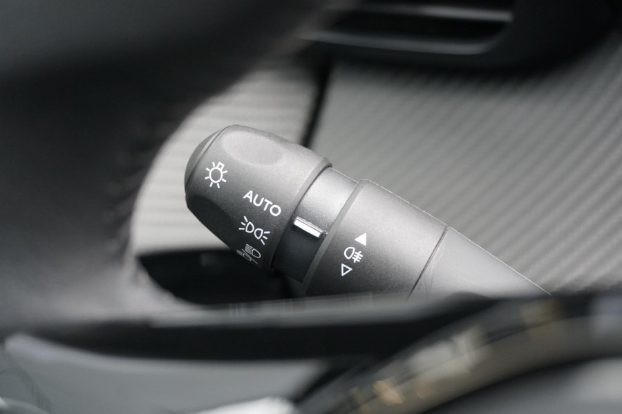 Peugeot 208 1.2 PureTech Allure Pack + CAMERA / 3D COCKPIT / STOELVERWARMING / APPLE CARPLAY / TREKHAAK