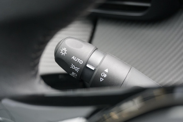 Peugeot 208 1.2 PureTech Allure Pack + CAMERA / 3D COCKPIT / STOELVERWARMING / APPLE CARPLAY / TREKHAAK
