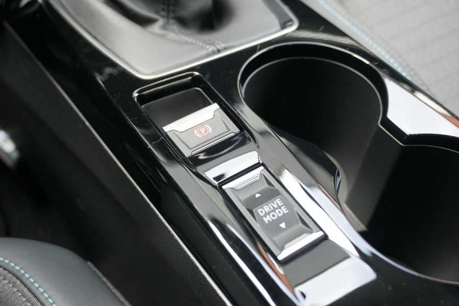 Peugeot 208 1.2 PureTech Allure Pack + CAMERA / 3D COCKPIT / STOELVERWARMING / APPLE CARPLAY / TREKHAAK