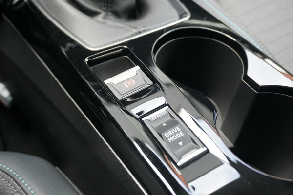 Peugeot 208 1.2 PureTech Allure Pack + CAMERA / 3D COCKPIT / STOELVERWARMING / APPLE CARPLAY / TREKHAAK