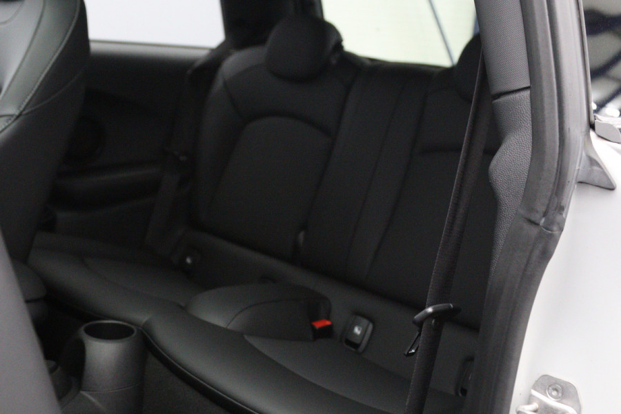 MINI 3-deurs 1.5 Cooper 136 PK Automaat Camden Plus Edition, Panoramadak, LED, Leder, Climate Control