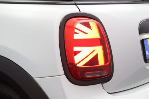 MINI 3-deurs 1.5 Cooper 136 PK Automaat Camden Plus Edition, Panoramadak, LED, Leder, Climate Control
