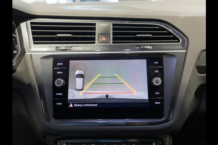 Volkswagen Tiguan 1.5 TSI ACT R-Line / 150pk / Panorama dak / Trekhaak / Achteruitrij camera / NAP / Dealer onderhouden /