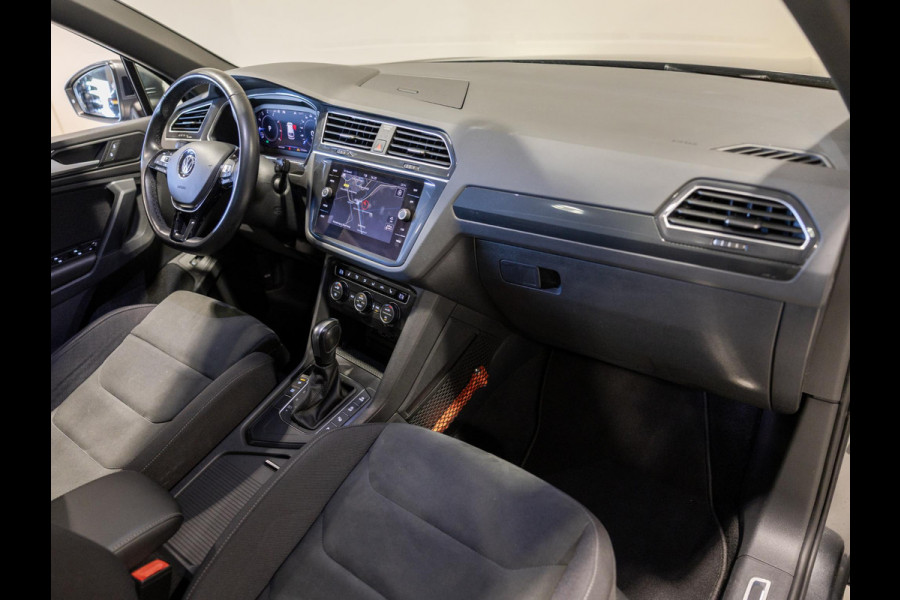 Volkswagen Tiguan 1.5 TSI ACT R-Line / 150pk / Panorama dak / Trekhaak / Achteruitrij camera / NAP / Dealer onderhouden /
