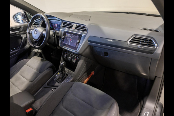 Volkswagen Tiguan 1.5 TSI ACT R-Line / 150pk / Panorama dak / Trekhaak / Achteruitrij camera / NAP / Dealer onderhouden /