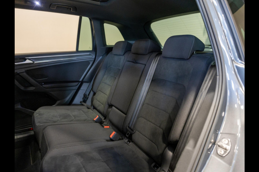 Volkswagen Tiguan 1.5 TSI ACT R-Line / 150pk / Panorama dak / Trekhaak / Achteruitrij camera / NAP / Dealer onderhouden /