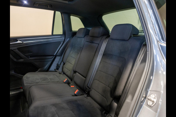 Volkswagen Tiguan 1.5 TSI ACT R-Line / 150pk / Panorama dak / Trekhaak / Achteruitrij camera / NAP / Dealer onderhouden /