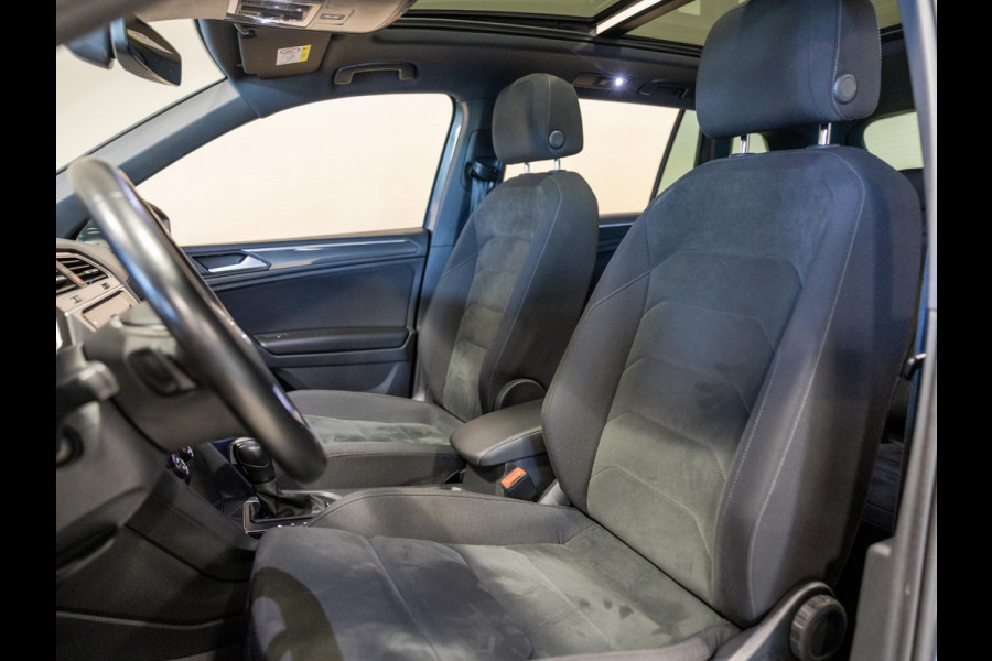 Volkswagen Tiguan 1.5 TSI ACT R-Line / 150pk / Panorama dak / Trekhaak / Achteruitrij camera / NAP / Dealer onderhouden /