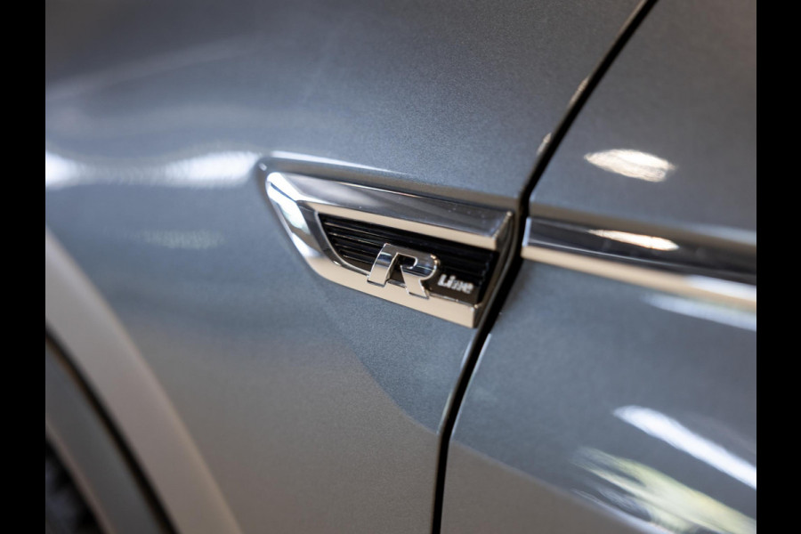Volkswagen Tiguan 1.5 TSI ACT R-Line / 150pk / Panorama dak / Trekhaak / Achteruitrij camera / NAP / Dealer onderhouden /