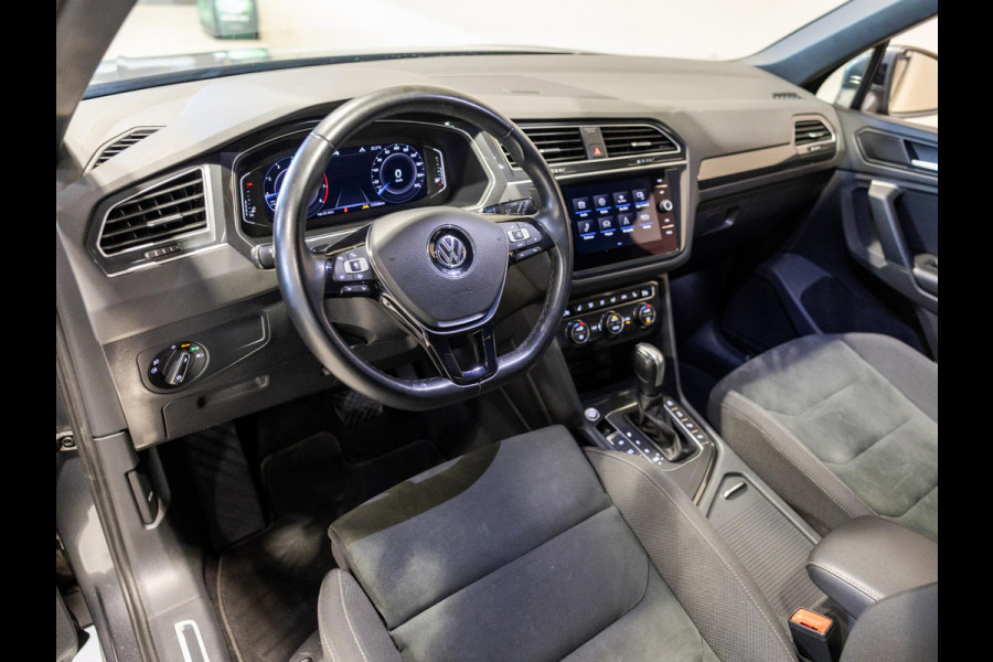 Volkswagen Tiguan 1.5 TSI ACT R-Line / 150pk / Panorama dak / Trekhaak / Achteruitrij camera / NAP / Dealer onderhouden /