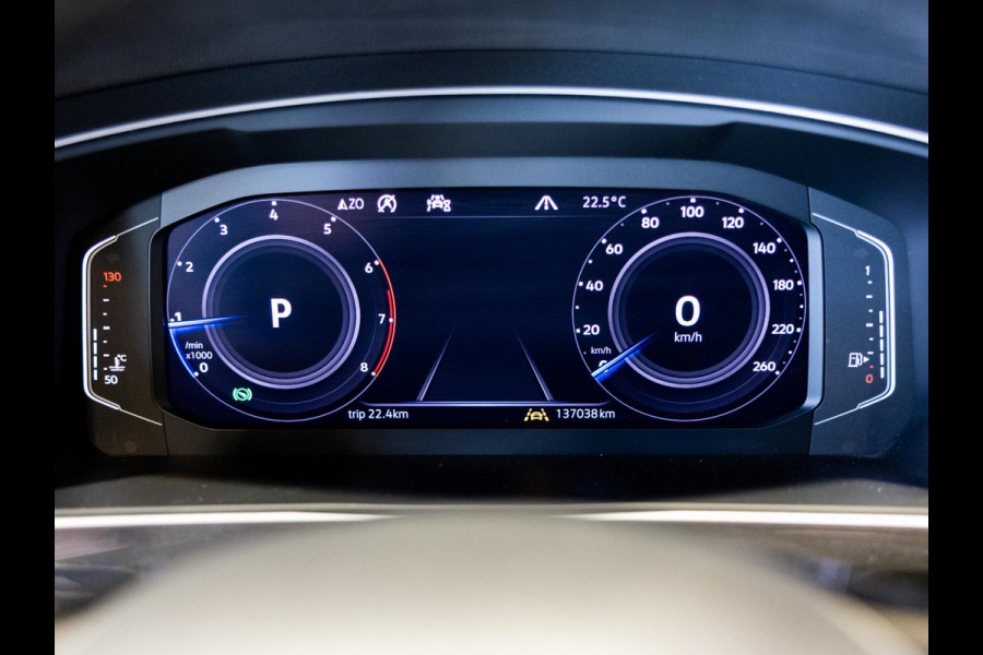 Volkswagen Tiguan 1.5 TSI ACT R-Line / 150pk / Panorama dak / Trekhaak / Achteruitrij camera / NAP / Dealer onderhouden /