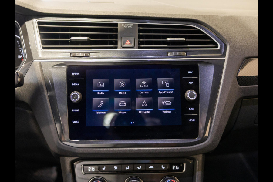 Volkswagen Tiguan 1.5 TSI ACT R-Line / 150pk / Panorama dak / Trekhaak / Achteruitrij camera / NAP / Dealer onderhouden /