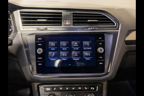 Volkswagen Tiguan 1.5 TSI ACT R-Line / 150pk / Panorama dak / Trekhaak / Achteruitrij camera / NAP / Dealer onderhouden /