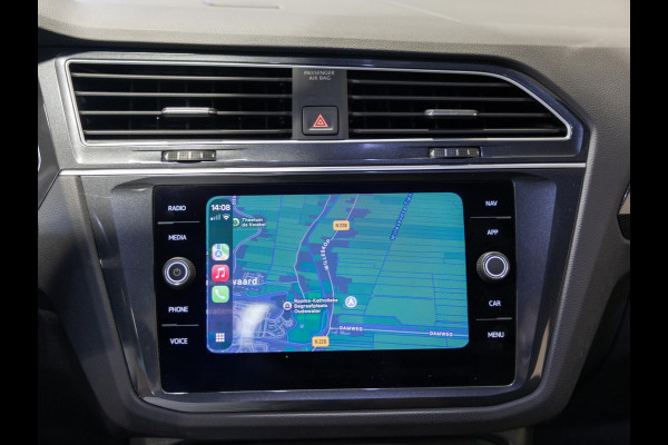 Volkswagen Tiguan 1.5 TSI ACT R-Line / 150pk / Panorama dak / Trekhaak / Achteruitrij camera / NAP / Dealer onderhouden /