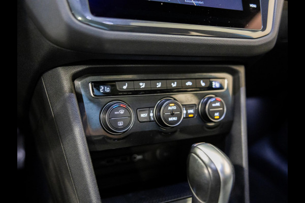 Volkswagen Tiguan 1.5 TSI ACT R-Line / 150pk / Panorama dak / Trekhaak / Achteruitrij camera / NAP / Dealer onderhouden /