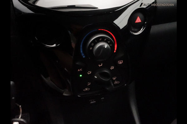 Citroën C1 1.0 VTi Shine Sport (APPLE CARPLAY,ACHTERUITRIJCAMERA,CRUISE CONTROL,AIRCO,LM-VELGEN,SPORTSTOELEN,MISTVERLICHTING)