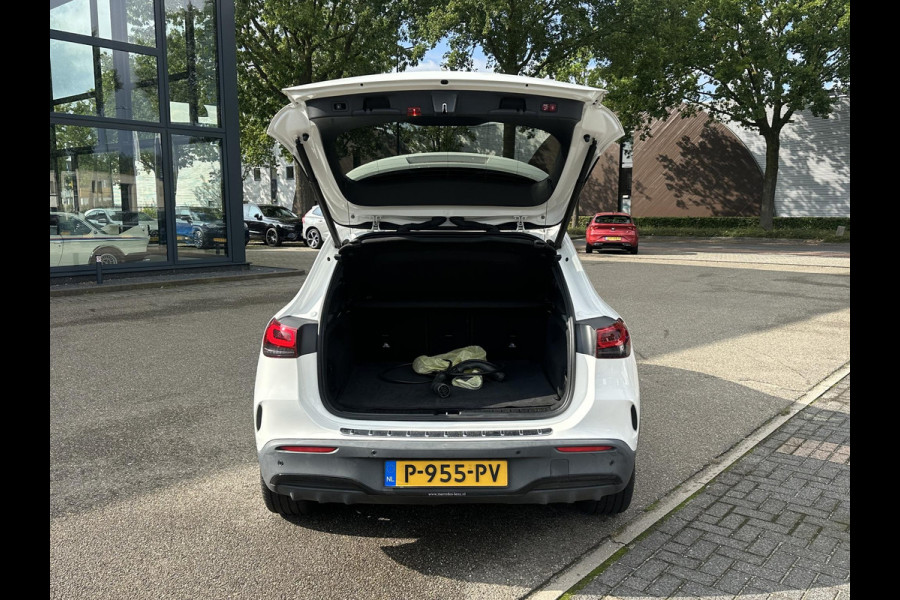 Mercedes-Benz EQA 300 4MATIC Business Solution AMG 67 kWh UNIEK! 19.000KM!| SOH 99%| VAN: 36.900,- VOOR: 34.877,- UW HERFSTVOORDEEL: 2.023,-| ADAPTIVE CRUISE| TREKHAAK| ORIGINEEL NEDERLANDS NAP.| PANO| ELEKTRISCHE STOELEN MET MEMORY| 360 CAMERA| SUPER COMPLEET!|