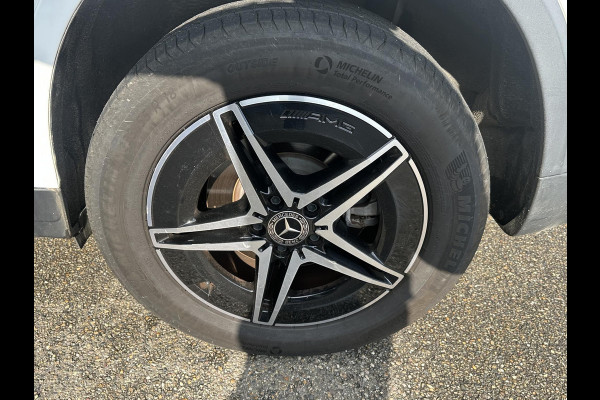 Mercedes-Benz EQA 300 4MATIC Business Solution AMG 67 kWh UNIEK! 19.000KM!| SOH 99%| VAN: 36.900,- VOOR: 34.877,- UW HERFSTVOORDEEL: 2.023,-| ADAPTIVE CRUISE| TREKHAAK| ORIGINEEL NEDERLANDS NAP.| PANO| ELEKTRISCHE STOELEN MET MEMORY| 360 CAMERA| SUPER COMPLEET!|