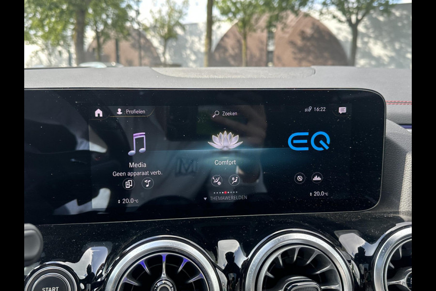 Mercedes-Benz EQA 300 4MATIC Business Solution AMG 67 kWh UNIEK! 19.000KM!| SOH 99%| VAN: 36.900,- VOOR: 34.877,- UW HERFSTVOORDEEL: 2.023,-| ADAPTIVE CRUISE| TREKHAAK| ORIGINEEL NEDERLANDS NAP.| PANO| ELEKTRISCHE STOELEN MET MEMORY| 360 CAMERA| SUPER COMPLEET!|