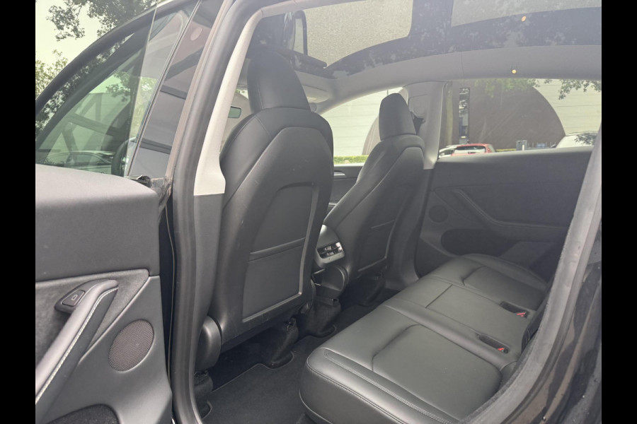 Tesla Model Y Long Range AWD 75 kWh VAN: 38.900,- VOOR: 35.877,- UW HERFSTVOORDEEL: 3.023,-|SOH 92%| ORIGINEEL NED. NAP| 1STE EIGENAAR!| FABRIEKSGARANTIE OP ACCU & AANDRIJFLIJN TOT 2031 OF 192.000 KM| BTW VERREKENBAAR|