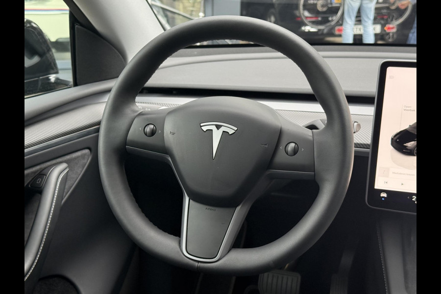 Tesla Model Y Long Range AWD 75 kWh VAN: 38.900,- VOOR: 35.877,- UW HERFSTVOORDEEL: 3.023,-|SOH 92%| ORIGINEEL NED. NAP| 1STE EIGENAAR!| FABRIEKSGARANTIE OP ACCU & AANDRIJFLIJN TOT 2031 OF 192.000 KM| BTW VERREKENBAAR|