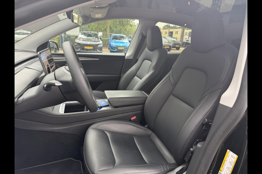Tesla Model Y Long Range AWD 75 kWh VAN: 38.900,- VOOR: 35.877,- UW HERFSTVOORDEEL: 3.023,-|SOH 92%| ORIGINEEL NED. NAP| 1STE EIGENAAR!| FABRIEKSGARANTIE OP ACCU & AANDRIJFLIJN TOT 2031 OF 192.000 KM| BTW VERREKENBAAR|