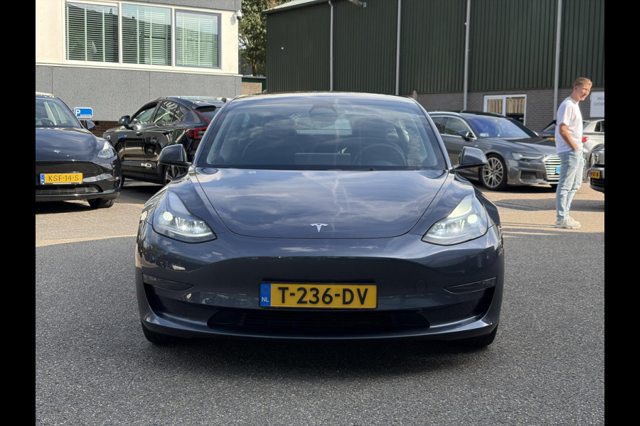 Tesla Model 3 Long Range AWD 75 kWh VAN: 35.900,- VOOR: 33.440,- UW HERFSTVOORDEEL: 2.460,-| FABRIEKSGARANTIE OP ACCU & AANDRIJFLIJN TOT 2031 OF 192.000 KM + ALGEMENE AUTO T/M 06-2027 of 80.000KM! BTW verrekenbaar