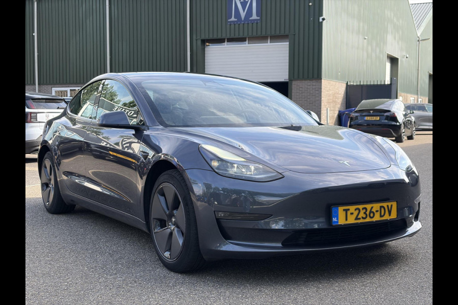 Tesla Model 3 Long Range AWD 75 kWh VAN: 35.900,- VOOR: 33.440,- UW HERFSTVOORDEEL: 2.460,-| FABRIEKSGARANTIE OP ACCU & AANDRIJFLIJN TOT 2031 OF 192.000 KM + ALGEMENE AUTO T/M 06-2027 of 80.000KM! BTW verrekenbaar