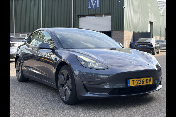 Tesla Model 3 Long Range AWD 75 kWh VAN: 35.900,- VOOR: 33.440,- UW HERFSTVOORDEEL: 2.460,-| FABRIEKSGARANTIE OP ACCU & AANDRIJFLIJN TOT 2031 OF 192.000 KM + ALGEMENE AUTO T/M 06-2027 of 80.000KM! BTW verrekenbaar