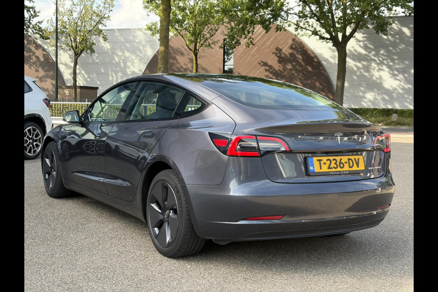 Tesla Model 3 Long Range AWD 75 kWh VAN: 35.900,- VOOR: 33.440,- UW HERFSTVOORDEEL: 2.460,-| FABRIEKSGARANTIE OP ACCU & AANDRIJFLIJN TOT 2031 OF 192.000 KM + ALGEMENE AUTO T/M 06-2027 of 80.000KM! BTW verrekenbaar